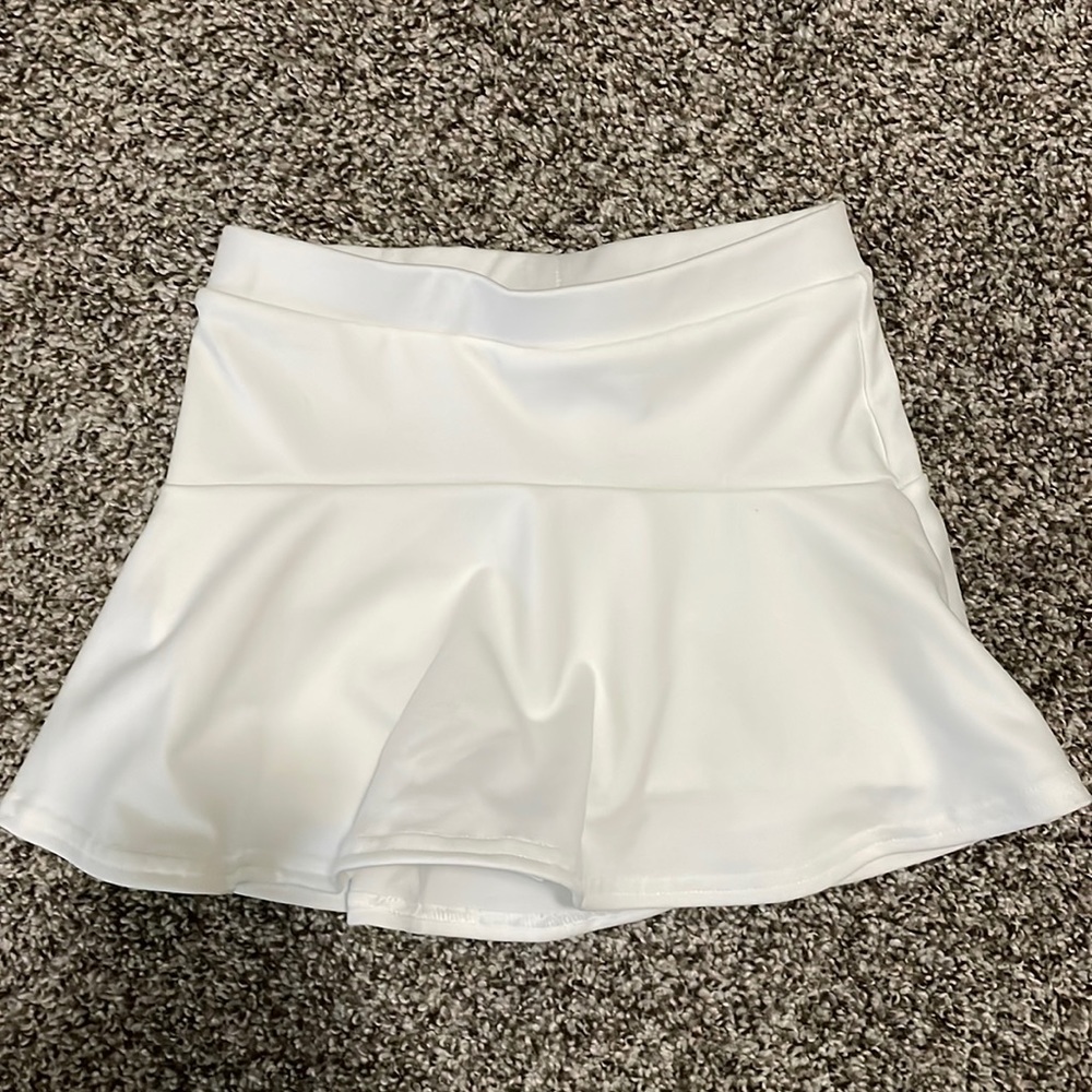 Brand New Varsity Spirit Youth White Cheer Skirt - Size YM (Youth Medium)